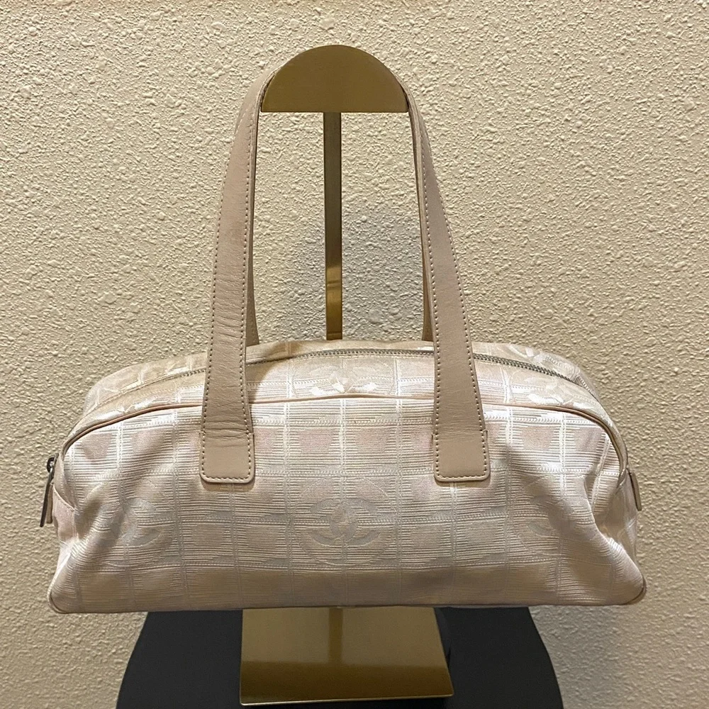 CHANEL Light Beige Tote Bag - Picture 1 of 10
